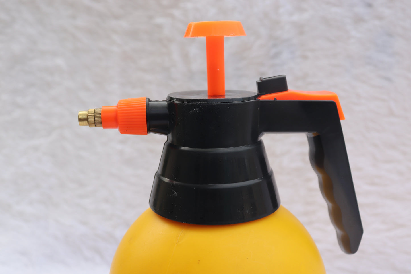 2 Litre Pressure Sprayer with Locking Cap